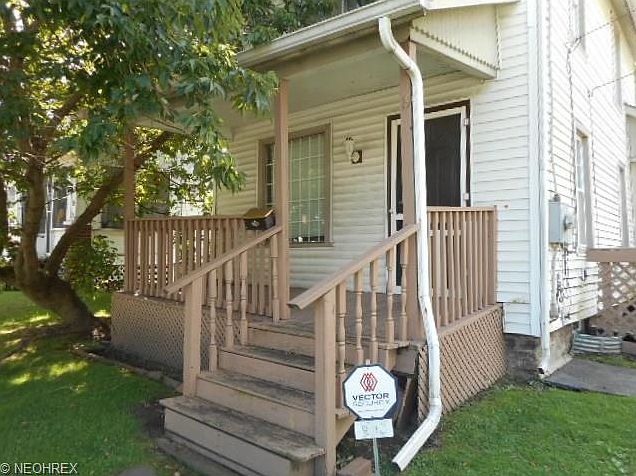 1st image of 19 E 2nd St
