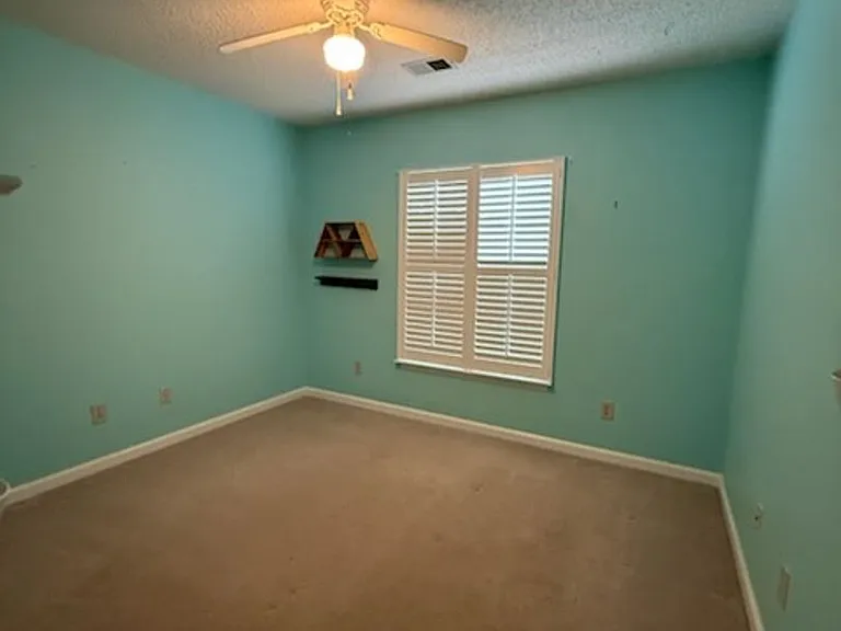 1325 Parkwood Dr — Photo 9
