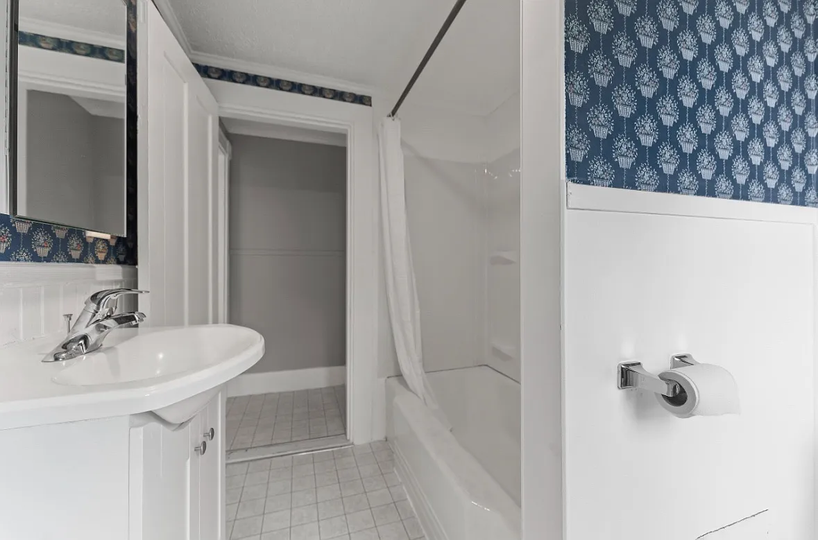 1 bed, 800 sqft, $1,350 — Photo 3
