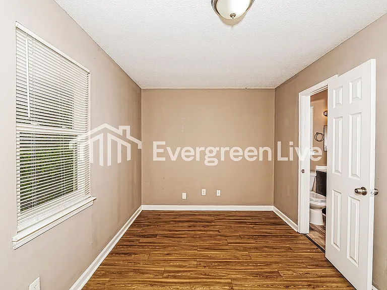 221 Ash Cir — Photo 9