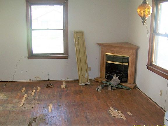 3rd image of 2230 E Cypress Ave