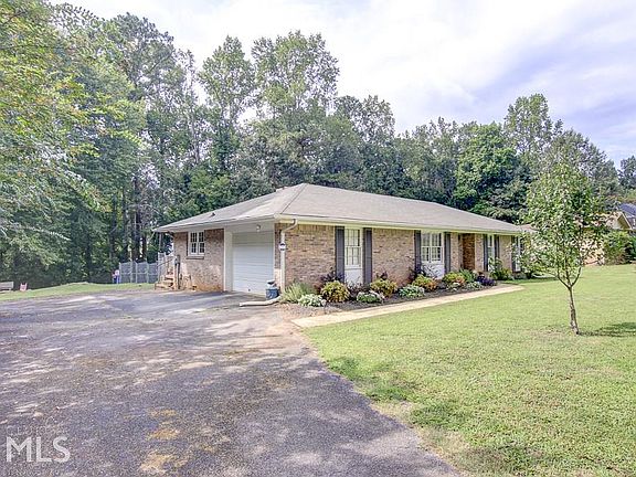 4th image of 27 Festiva Dr