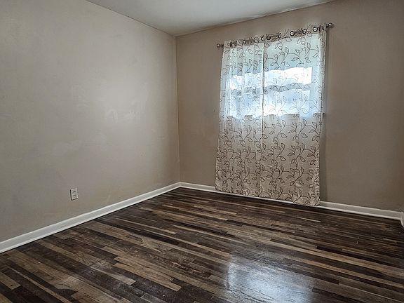 4th image of 3703 Mary Anna Dr