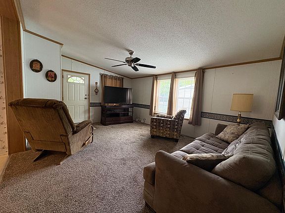 5th image of 102 Robin Dr