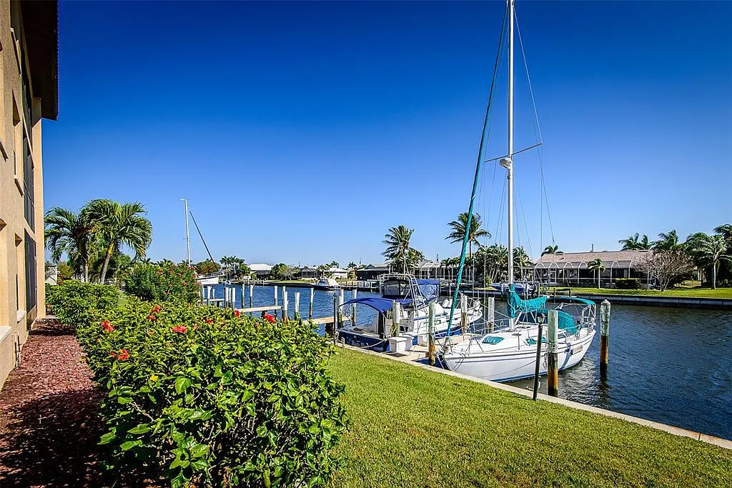 2 bed, 2.0 bath, 1168 sqft, $4,000 — Photo 3