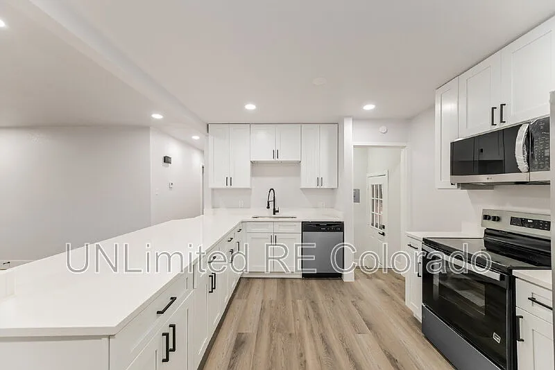 5 bed, 2.0 bath, 2000 sqft, $2,899 — Photo 4