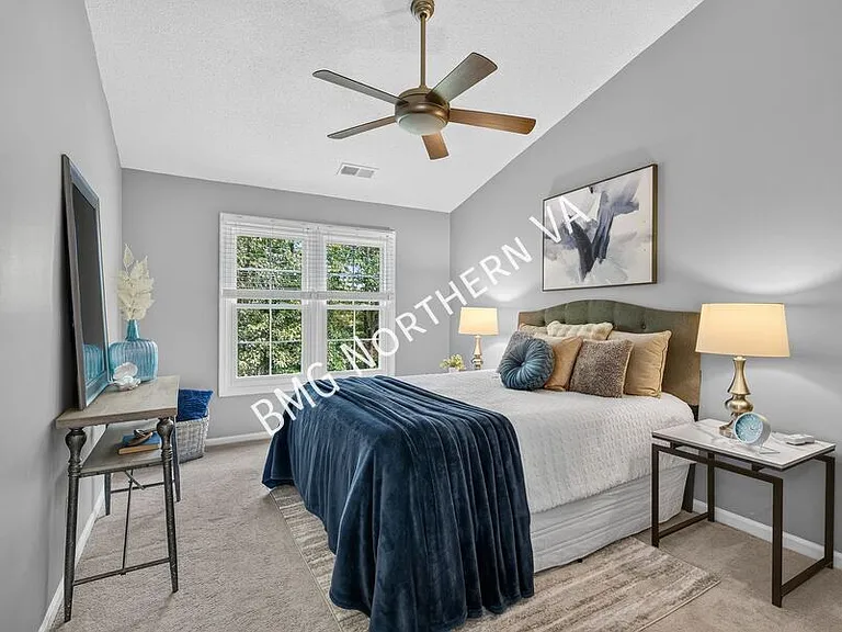 43790 Laburnum Sq — Photo 13