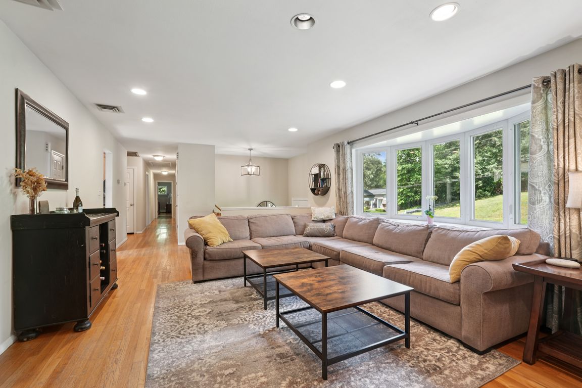 27A Claremont Ln-S1007-008.jpg