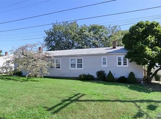 100 Fournier Cres, Elmwood Park, NJ 07407
