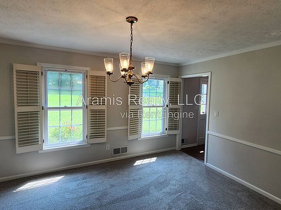 4th image of 829 Bradford Ct SW