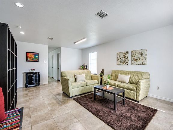 4th image of 2746 Hacienda Lake Dr