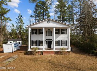 106 N Lloyd St, Burgaw, NC 28425