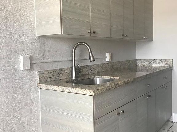5th image of 1319 Meridian Ave APT 304