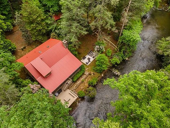 9th image of 61 River Bend Ct
