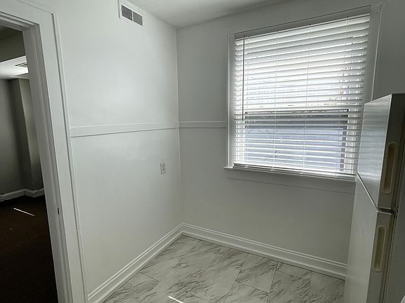 5th image of 672 1/2 N High St APT 5