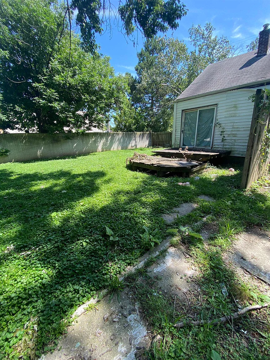 1028 Campbell St photo 1