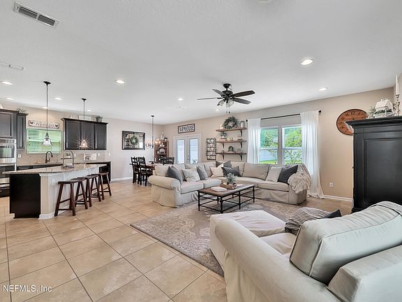 5th image of 526 DEERCROFT Lane