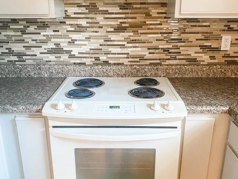 2014 English Dr SW — Photo 5