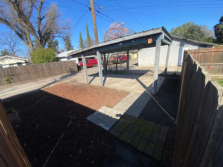 801 S Sowell St — Photo 25