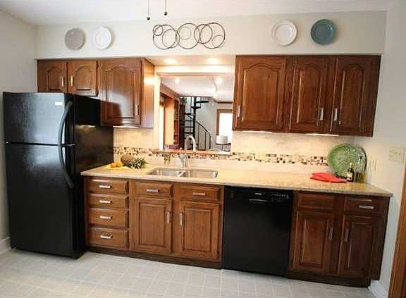 5th image of 540 E 6th St