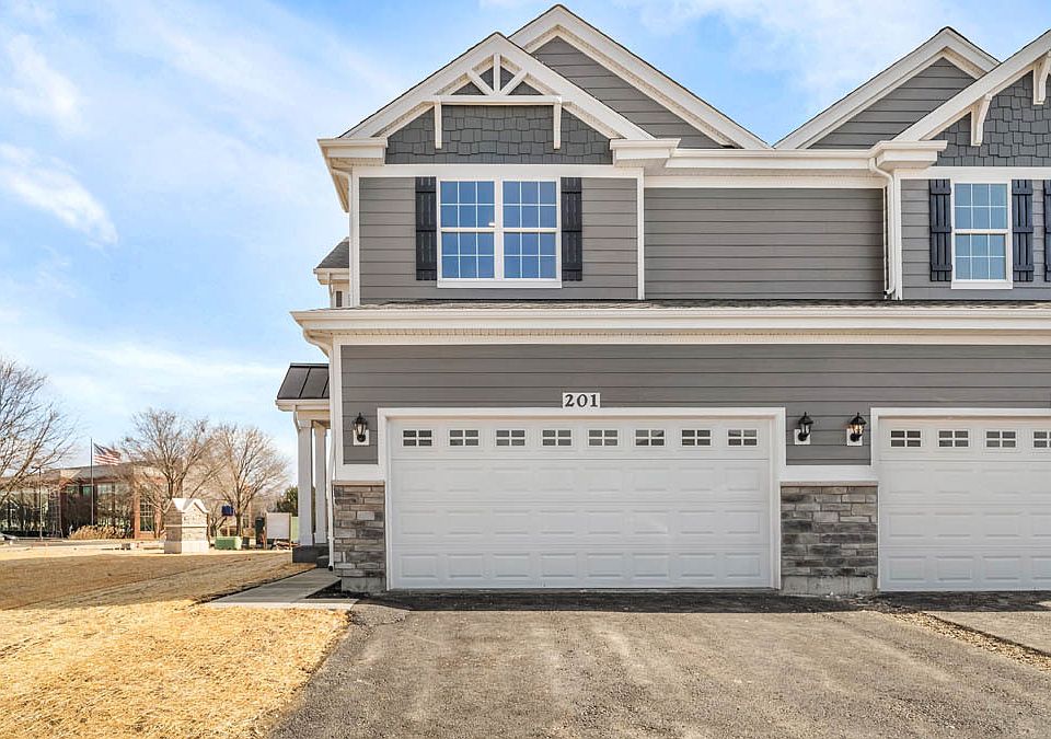 1st image of 207 Charlestowne Dr