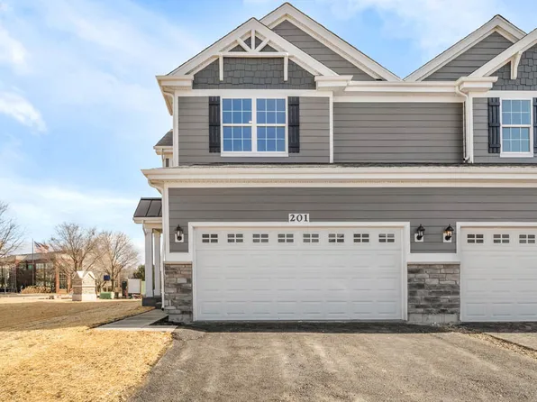 211 Charlestowne Dr, Saint Charles, IL 60174