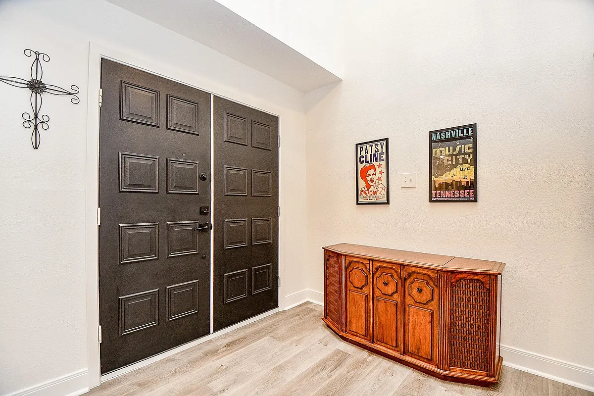 Photo 2 of 30 - 2940 Windchase Blvd #8 - Houston, TX Building Photo - 2940 Windchase Blvd #8