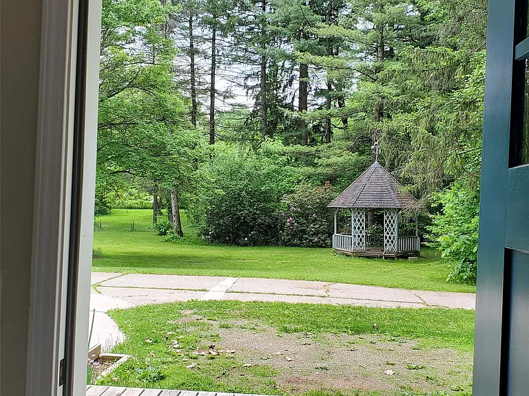 249 W Buell Rd E — Photo 31