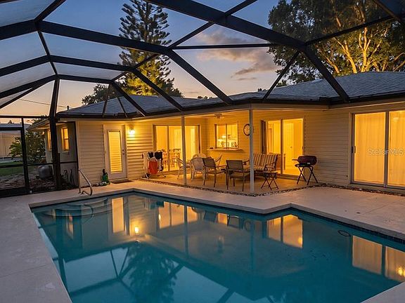 3rd image of 3926 Calliandra Dr