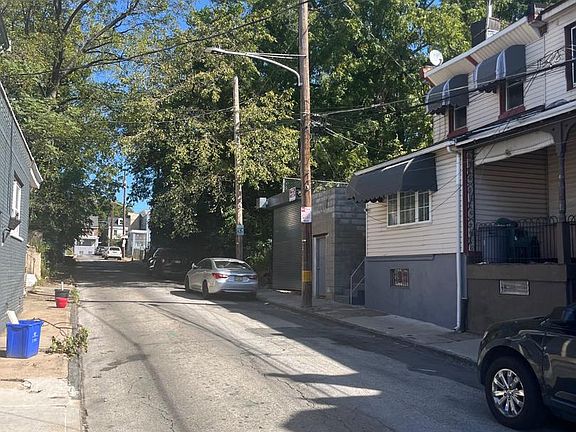 4th image of 4419-4423 Elizabeth St