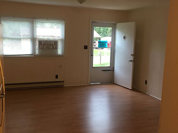4th image of 215 Blanch St