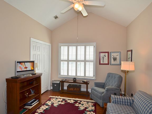 4th image of 2403 Amberley Dr