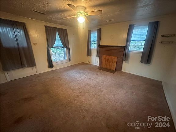3rd image of 2282 Crystal Dr
