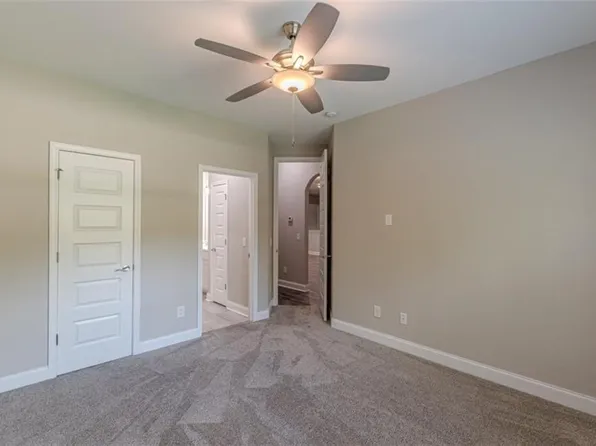 150 Whitworth Dr, Locust Grove, GA 30248
