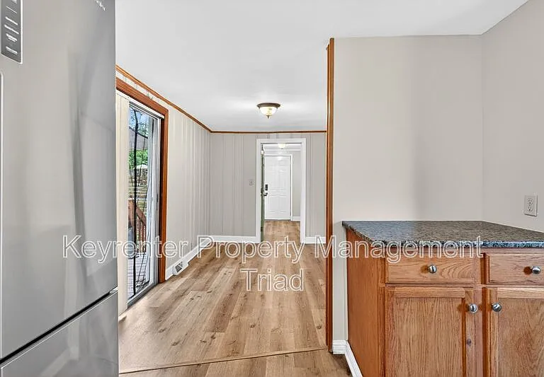 704 E Lexington Ave — Photo 20