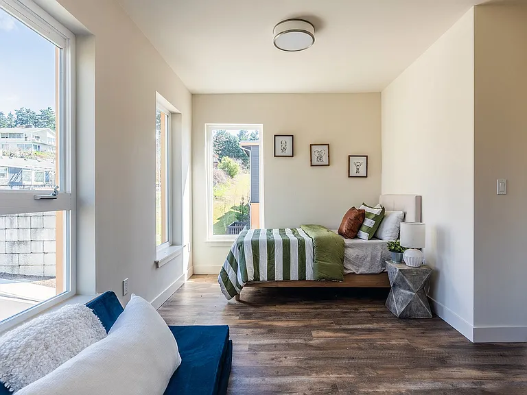 Skyridge Townhouses — Photo 9