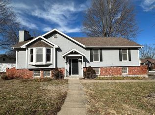 329 NW Palmer Dr, Blue Springs, MO 64014