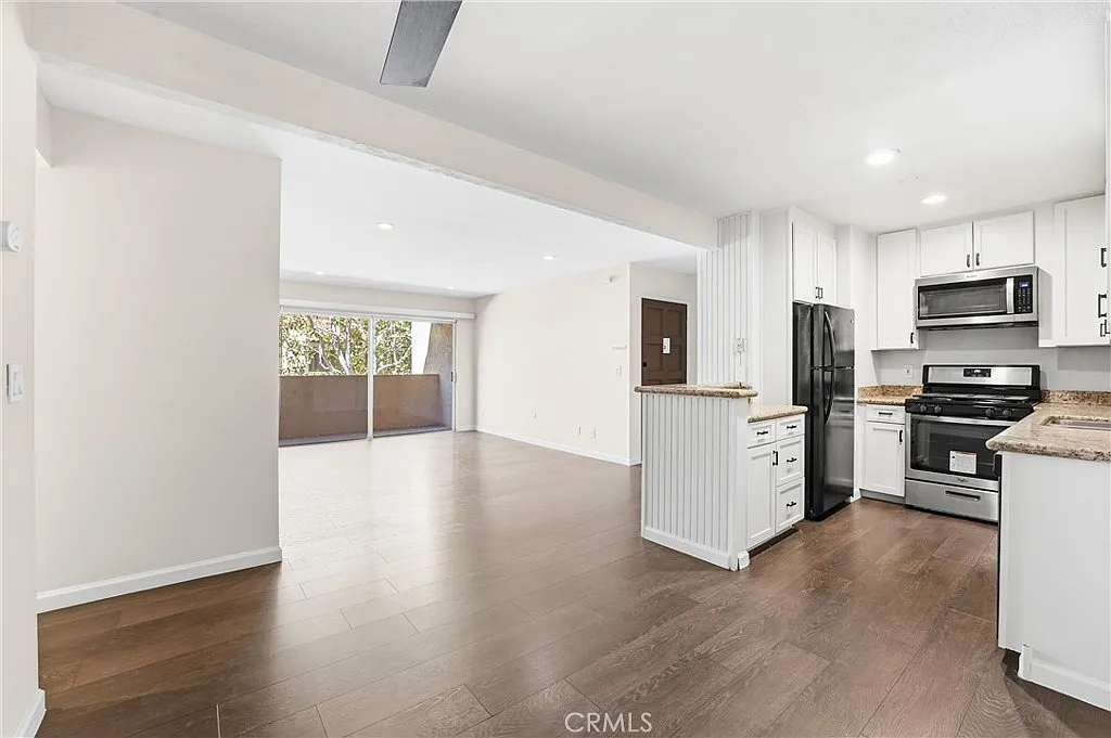 2 bed, 914 sqft, $2,950 — Photo 4