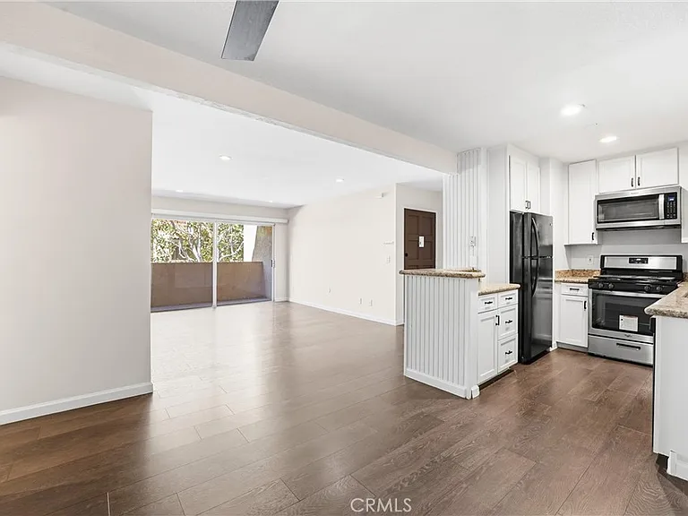 1001 W Macarthur Blvd #130 — Photo 4