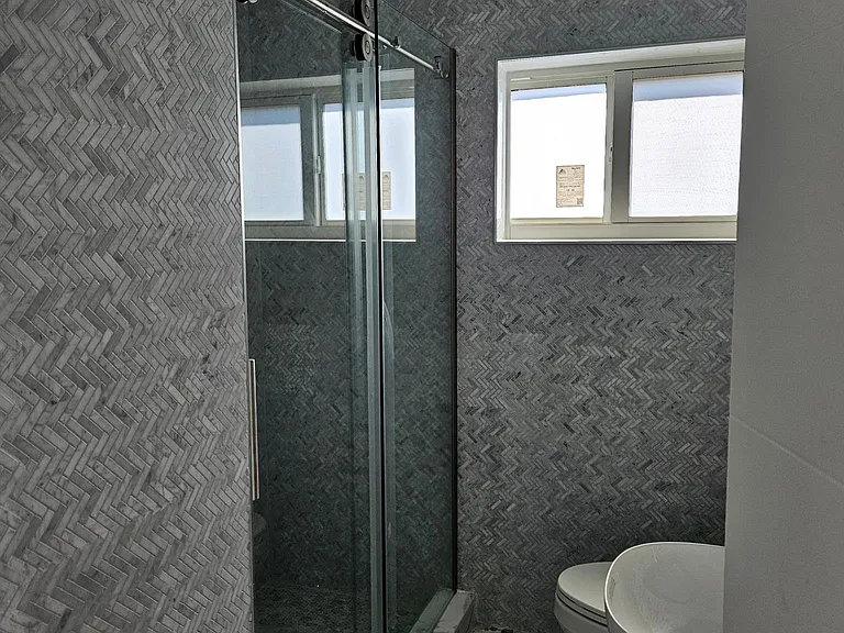 306 NE 6th St #2 — Photo 7