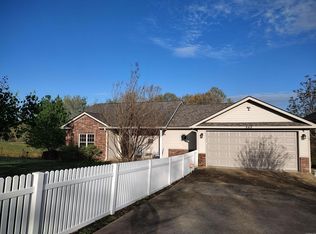 649 Country Charm Rd, Mountain View, AR 72560