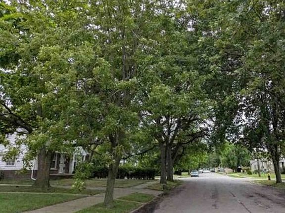 Exterior Neighborhood (street photo)