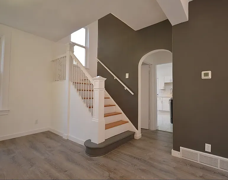 688 Forest Avenue - 1 — Photo 2