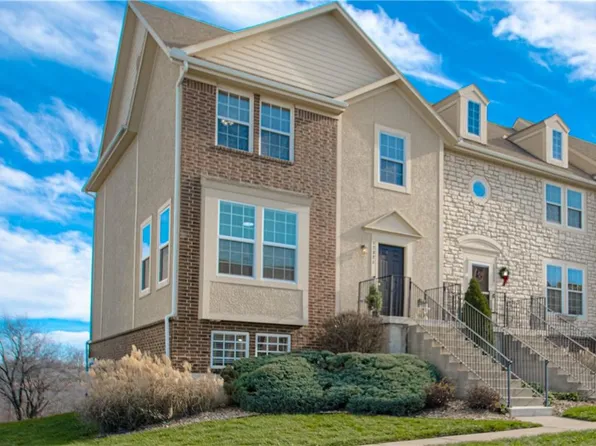 12321 S Tallgrass Dr, Olathe, KS 66061