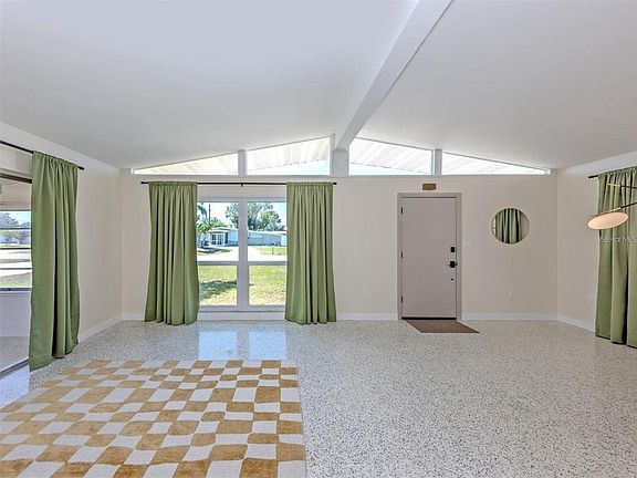 5th image of 317 HILLVIEW ROAD