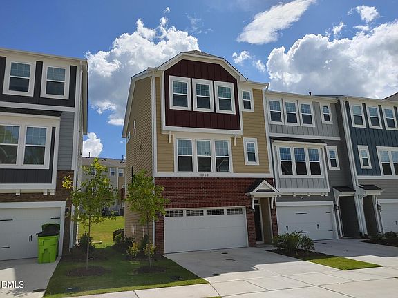 2nd image of 1042 Commack Dr