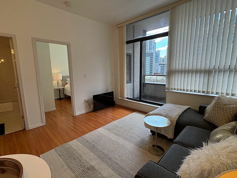 1010 Howe St #409 — Photo 11
