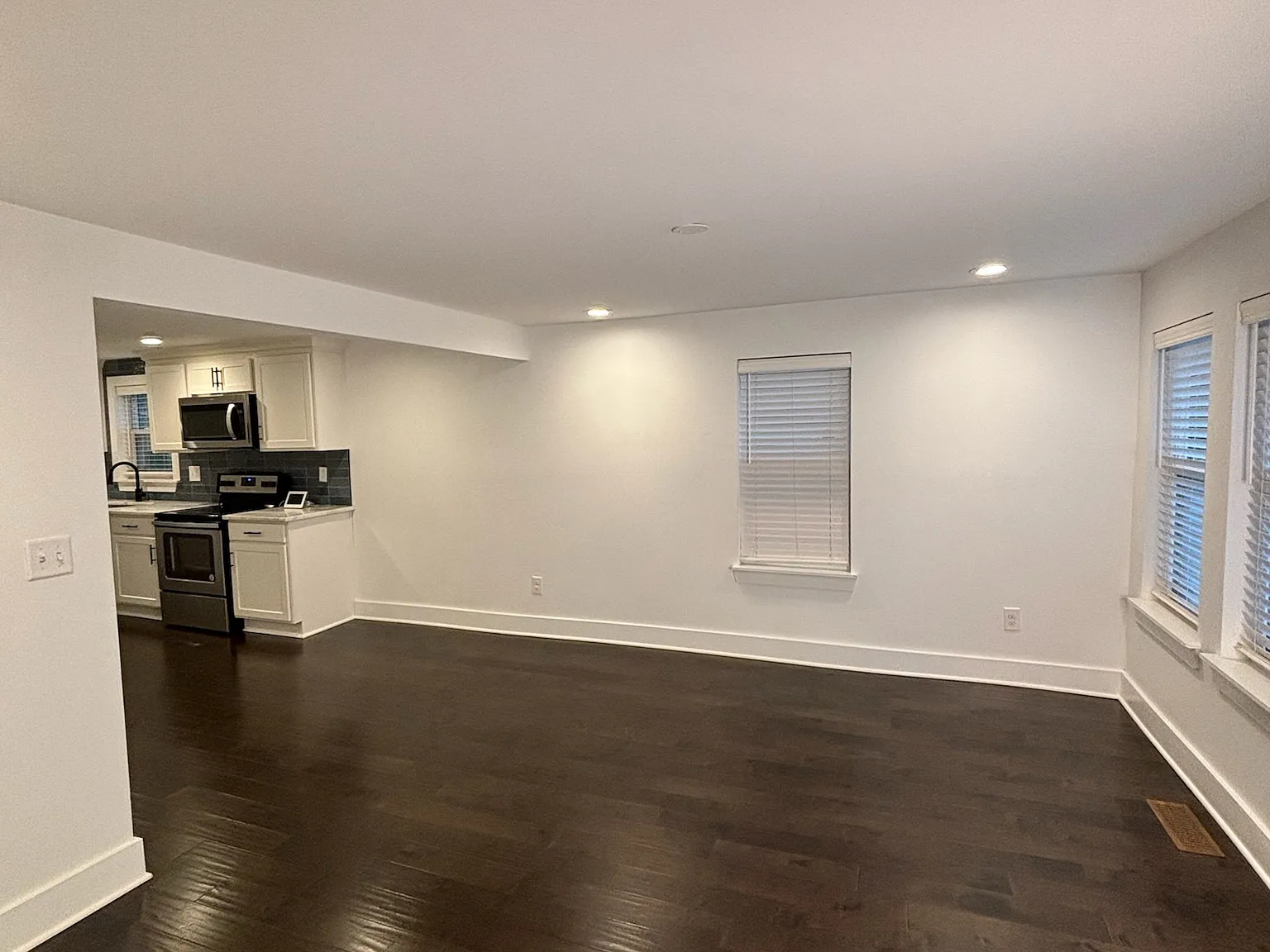 4724 Old Hydes Ferry Pike — Photo 2