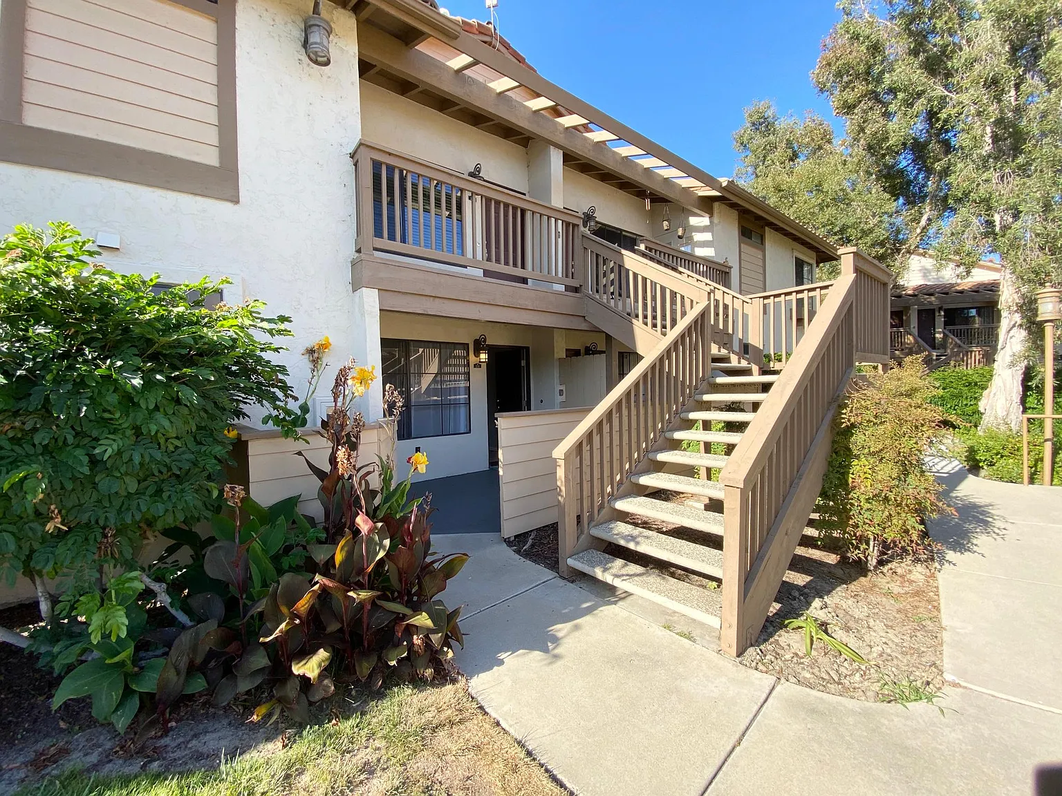 2 bed, 864 sqft, $3,100 — Photo 1