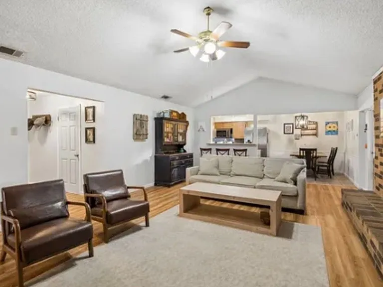 210 Lanier Rd — Photo 2